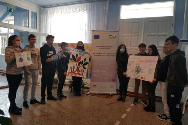 (Română) Concurs de postere „Oferă-te voluntar ECO – Schimbă ceva!” – Liceul Teoretic Ștefănești